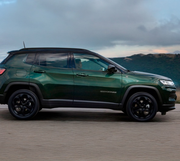 JEEP COMPASS Plug-in HYBRID 4XE POR 325€/MÊS JEEP COMPASS Plug-in HYBRID 4XE POR 325€/MÊS