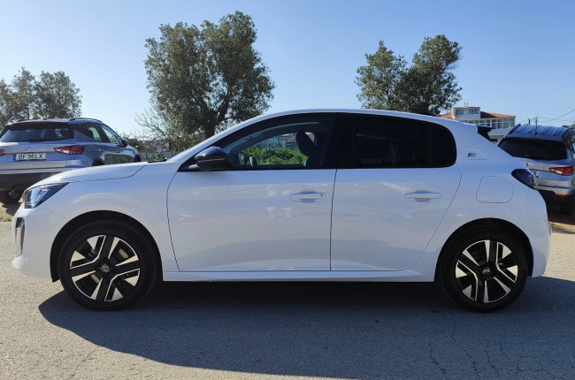 Peugeot e-208 Allure Pack 50 KWh 136 Cv Peugeot e-208 Allure Pack 50 KWh 136 Cv