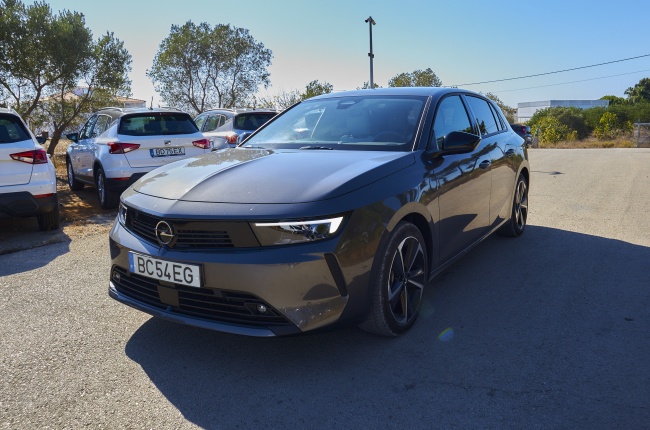 Opel Astra Elegance 1.6 PHEV 180 Cv CAE8 Auto Opel Astra Elegance 1.6 PHEV 180 Cv CAE8 Auto