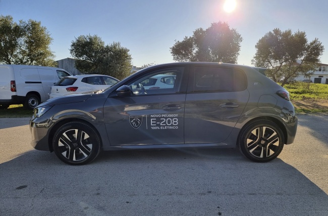 Peugeot e-208 e-208 Allure Pack 136CV BATERIA 51 KWh