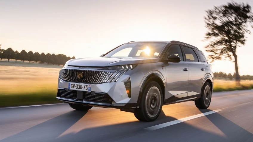 AS MELHORES AUTONOMIAS ELTRICAS DO MERCADO SUV: PEUGEOT ABRE ENCOMENDAS DAS VERSES LONG RANGE DOS NOVOS PEUGEOT E-3008 E E-5008