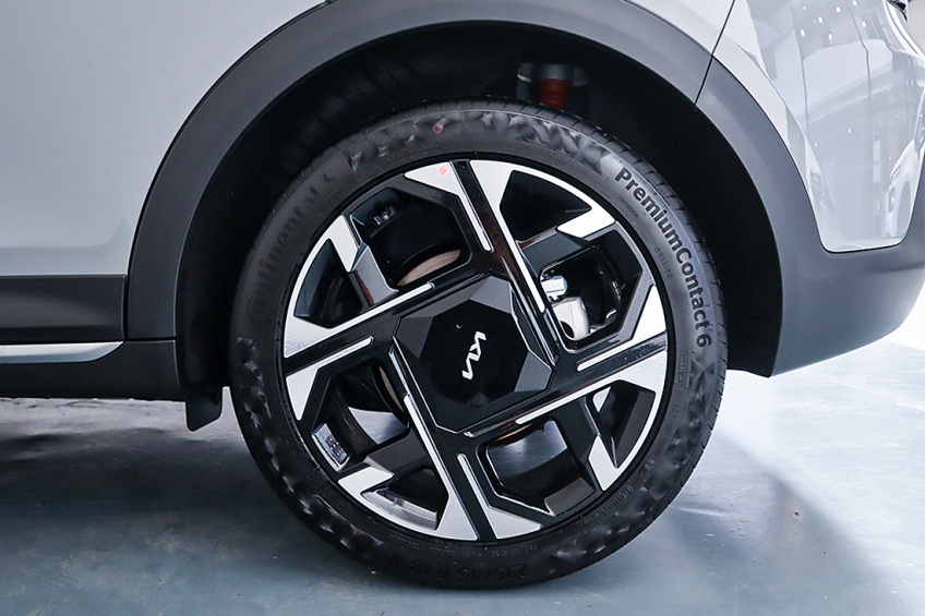 Kia XCEED 1.0 T-GDI 6MT DRIVE