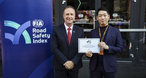 A HONDA TORNA-SE A PRIMEIRA EMPRESA DO MUNDO A RECEBER A NOVA CLASSIFICA��O M�XIMA DE 5 ESTRELAS DO FIA ROAD SAFETY INDEX