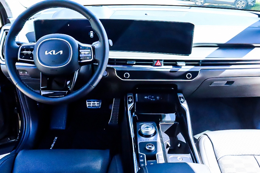 Kia SORENTO 1.6 T-GDI HEV 7L 2WD 6AT CONCEPT + SRF