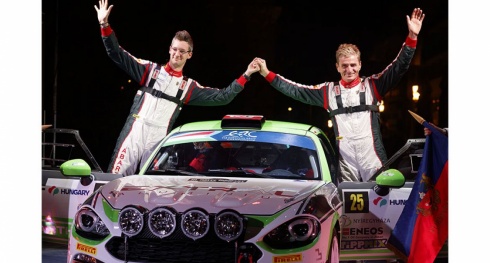 Polonski conquista quinta vitória em cinco possíveis no campeonato ERC da FIA. Bernier, Tramnitz e Browning partilham as vitórias na Fórmula 4 ADAC Powered by Abarth Polonski conquista quinta vitória em cinco possíveis no campeonato ERC da FIA. Bernier, Tramnitz e Browning partilham as vitórias na Fórmula 4 ADAC Powered by Abarth