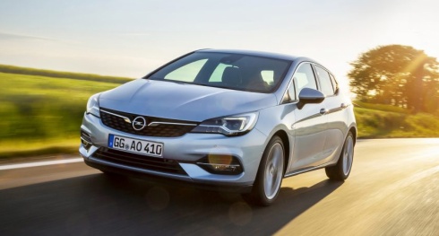 Opel atualiza Astra com novos motores e pequenos detalhes estéticos Opel atualiza Astra com novos motores e pequenos detalhes estéticos