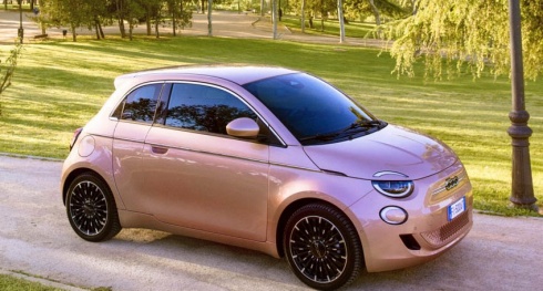 Fiat 500e liderou o mercado dos veculos urbanos eltricos na Europa pelo segundo ano consecutivo em 2023