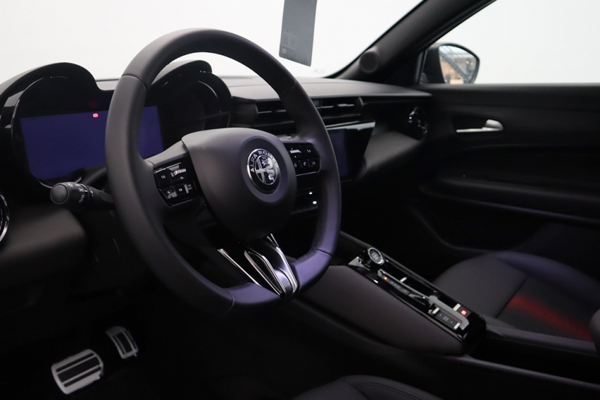 Alfa Romeo Junior Elettrica Speciale 156Cv 50kWh FWD