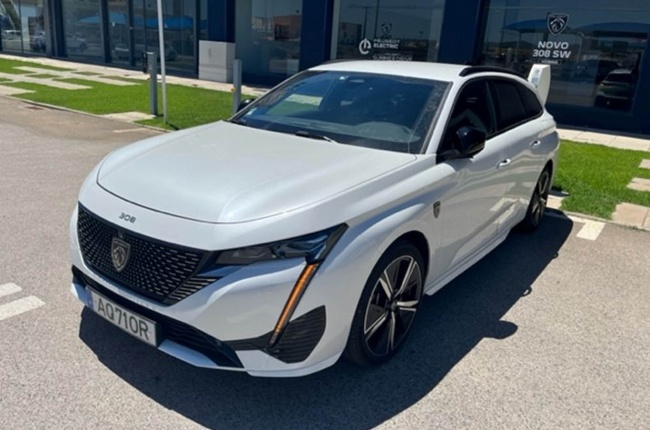 Peugeot 308 SW GT Hybrid 225 CV e-EAT8 Auto Peugeot 308 SW GT Hybrid 225 CV e-EAT8 Auto
