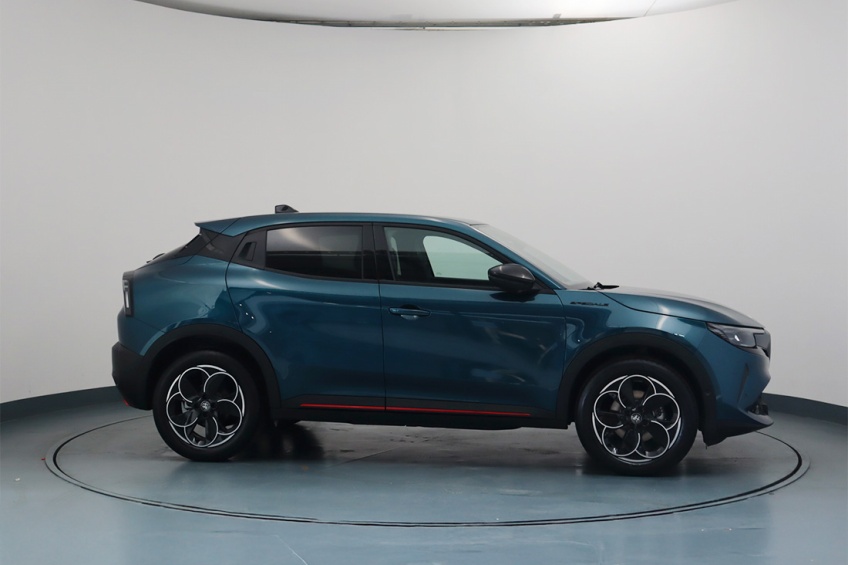 Alfa Romeo Junior Elettrica Speciale 156Cv 50kWh FWD