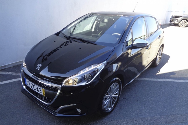 Peugeot 208 Signature 1.2 82CV 5P Peugeot 208 Signature 1.2 82CV 5P