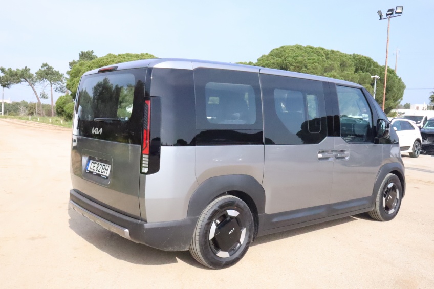 Kia PV5 PASSENGER 71,2 kWh 5L + V2L