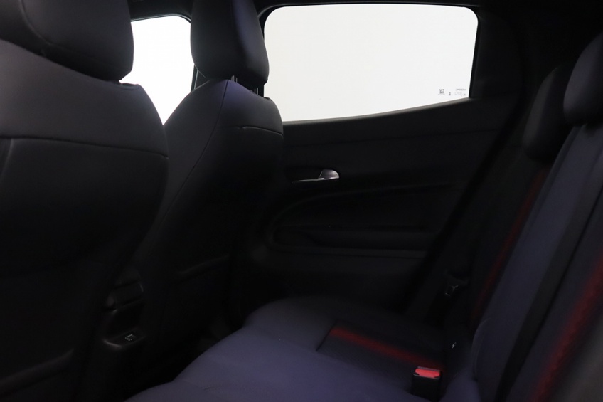 Alfa Romeo Junior Elettrica Speciale 156Cv 50kWh FWD