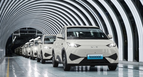 BYD DOLPHIN SURF celebra a produo da milionsima unidade !