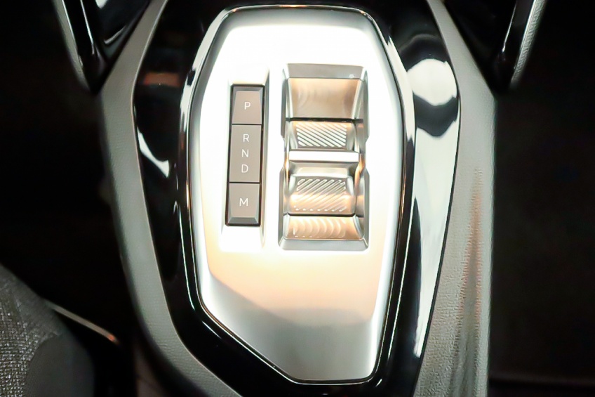 Peugeot 2008 STYLE HYBRID 145CV E-DCS6
