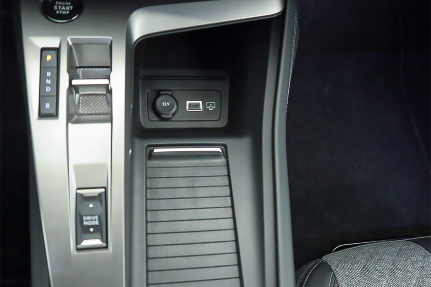 Peugeot 408 ALLURE PLUG-IN HYBRID e-EAT8