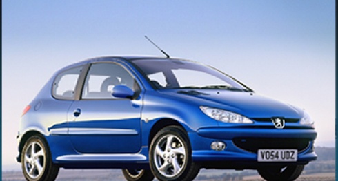 O famoso anúncio indiano do Peugeot 206 vai tornar-se realidade O famoso anúncio indiano do Peugeot 206 vai tornar-se realidade