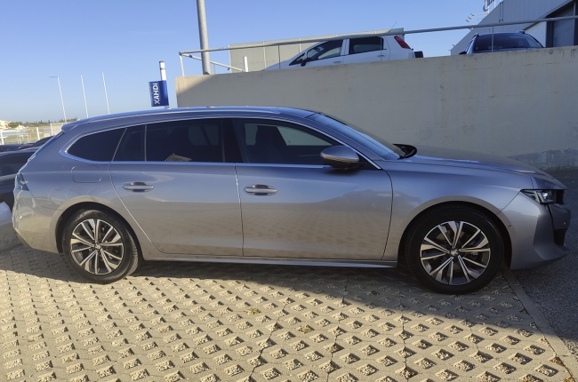 Peugeot 508 SW ALLURE 1.5 Bluehdi 130CV Peugeot 508 SW ALLURE 1.5 Bluehdi 130CV