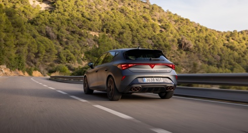 O novo CUPRA Leon VZ Extreme 325 chega  estrada com trao dianteira mais potente de sempre.