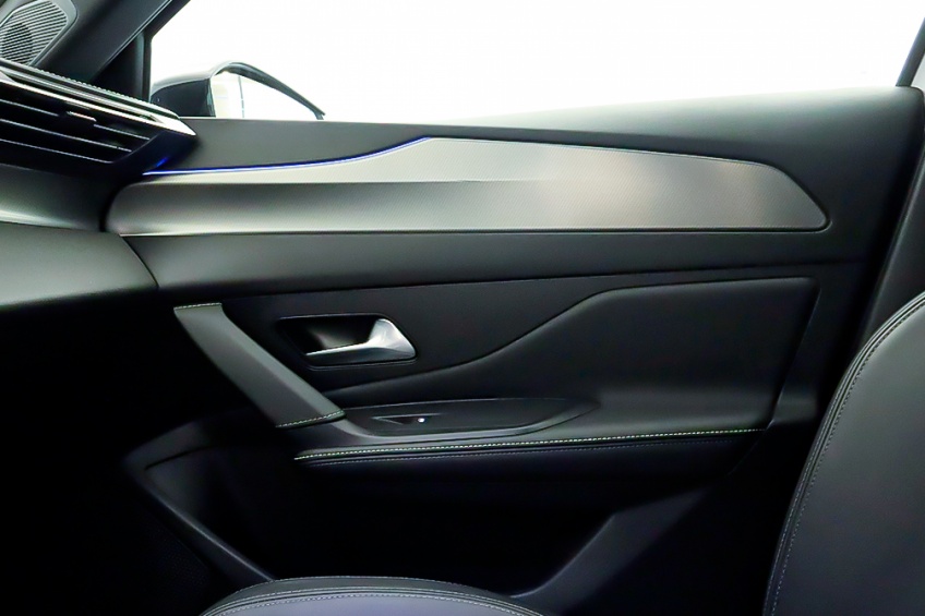 Peugeot E-308  BATERIA 54 KWH FIRST EDITION