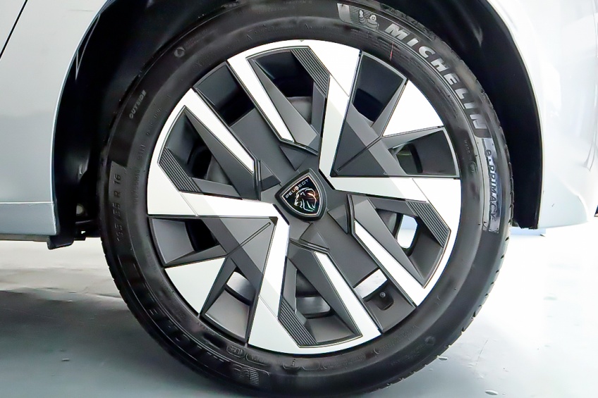 Peugeot 208  STYLE HYBRID 110CV e-DCS6 STYLE