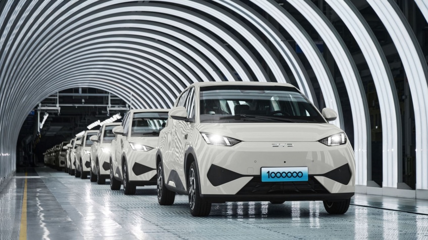 BYD DOLPHIN SURF celebra a produo da milionsima unidade !