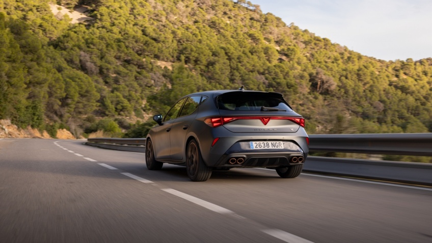 O novo CUPRA Leon VZ Extreme 325 chega  estrada com trao dianteira mais potente de sempre.