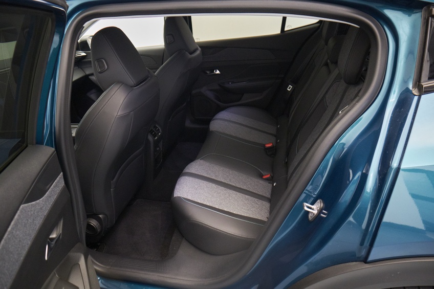 Peugeot 408 Allure Plug-In Hybrid