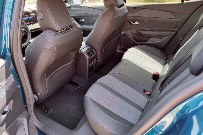 Peugeot 408 Allure Pack 1.2 PureTech 130 Cv EAT8 Auto