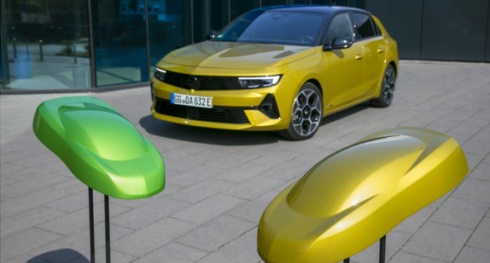 Opel desenvolve novas e apelativas cores para o novo Astra e Mokka Opel desenvolve novas e apelativas cores para o novo Astra e Mokka