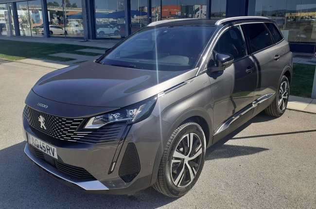 Peugeot 5008 GT 1.5 BHDi 130 Cv EAT8 Auto Peugeot 5008 GT 1.5 BHDi 130 Cv EAT8 Auto