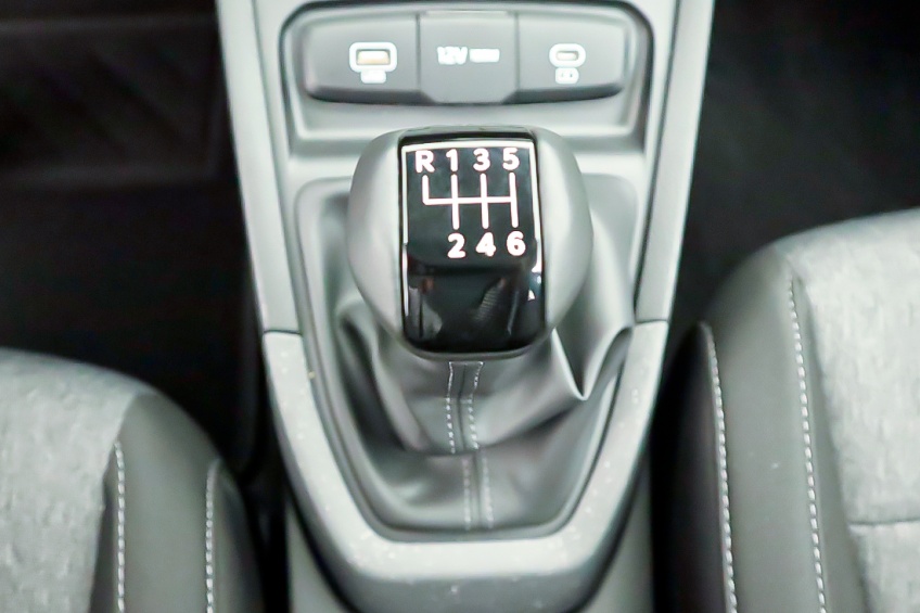 Kia STONIC 1.0T-GDi 6MT DRIVE