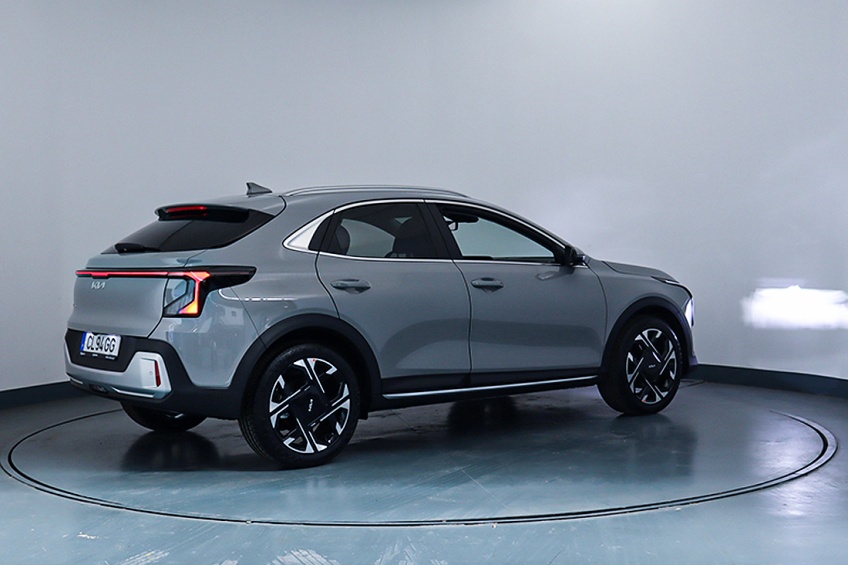 Kia XCEED 1.0 T-GDI 6MT DRIVE