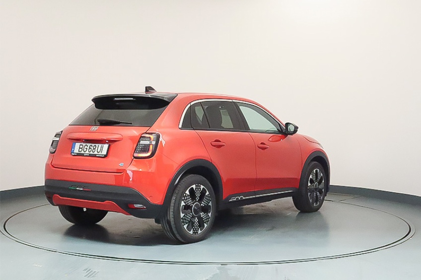 Fiat 600E EL�TRICO LA PRIMA