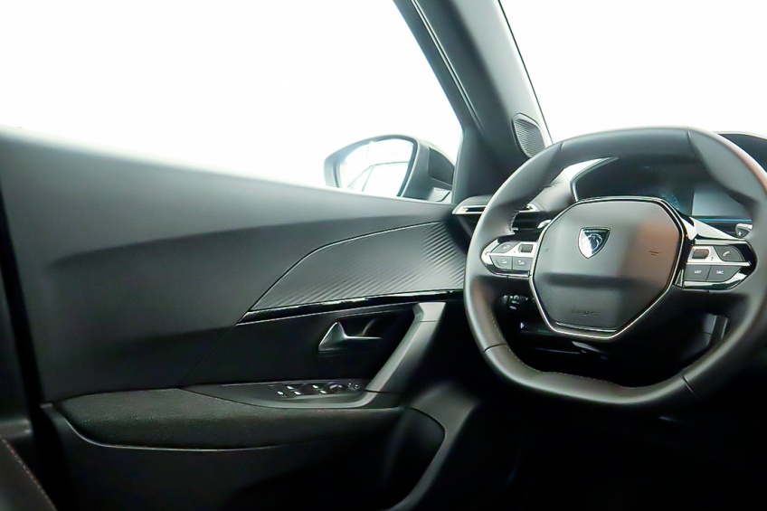 Peugeot 2008 STYLE HYBRID 145CV E-DCS6