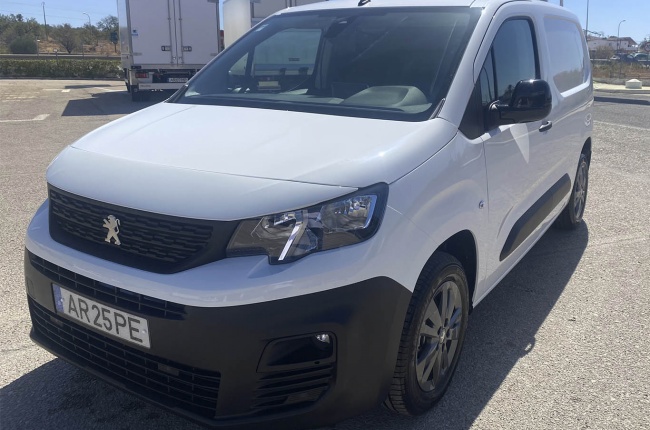 Peugeot Partner Asphalt Standard 1.5 BHDI 100 Cv Peugeot Partner Asphalt Standard 1.5 BHDI 100 Cv