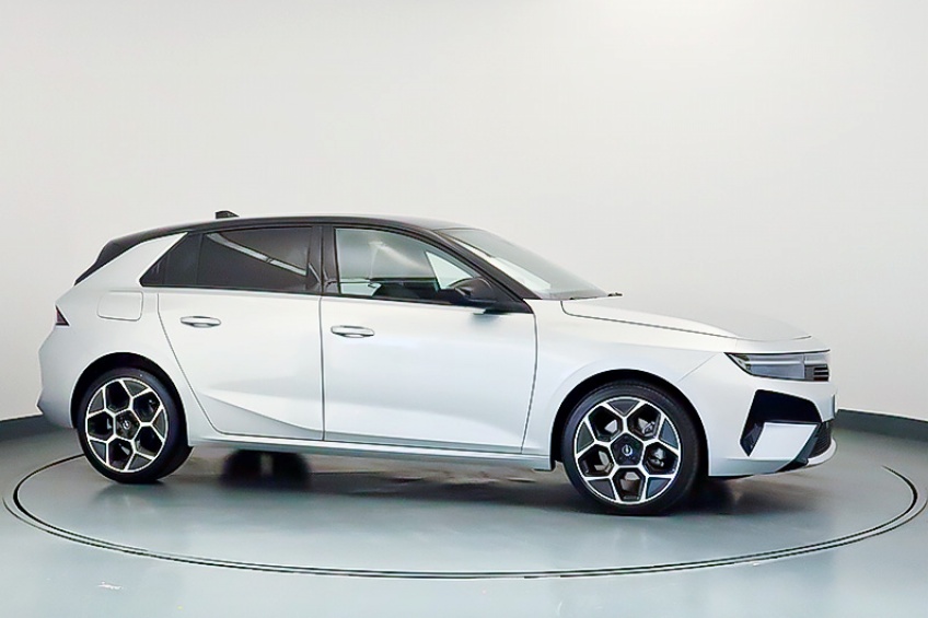 Opel ASTRA 5P GS Hybrid