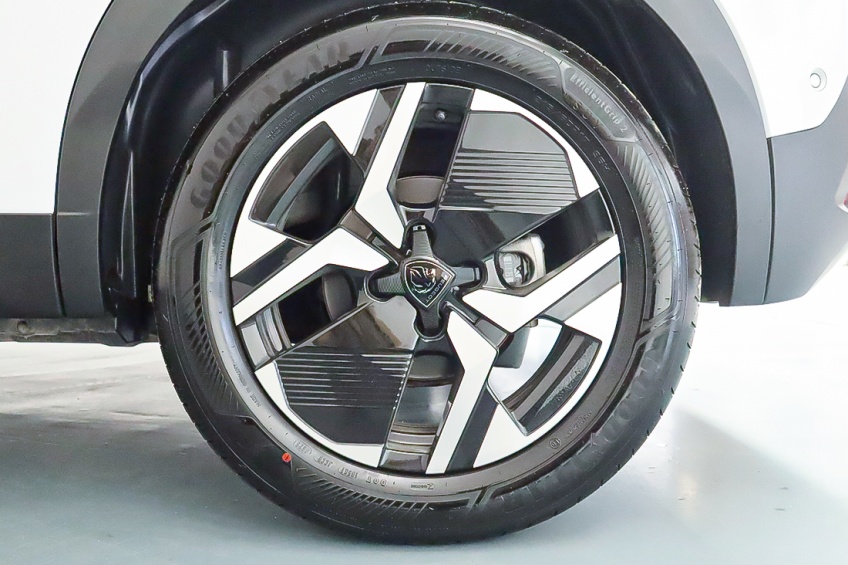 Peugeot E-2008 ALLURE ELETRICO 156CV - BATERIA 54KWH