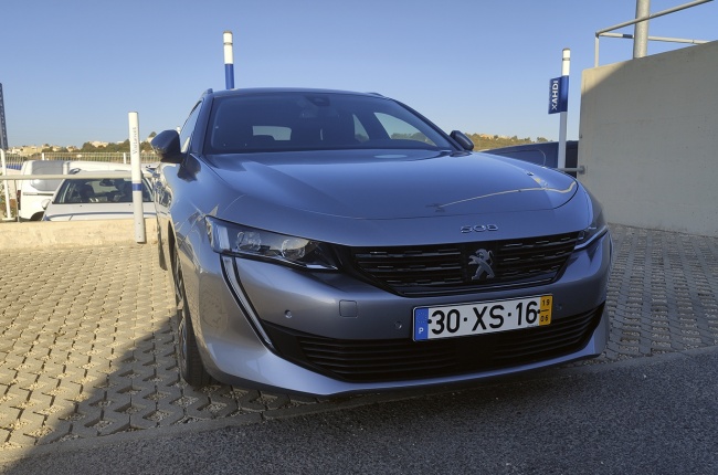 Peugeot 508 SW ALLURE 1.5 Bluehdi 130CV Peugeot 508 SW ALLURE 1.5 Bluehdi 130CV