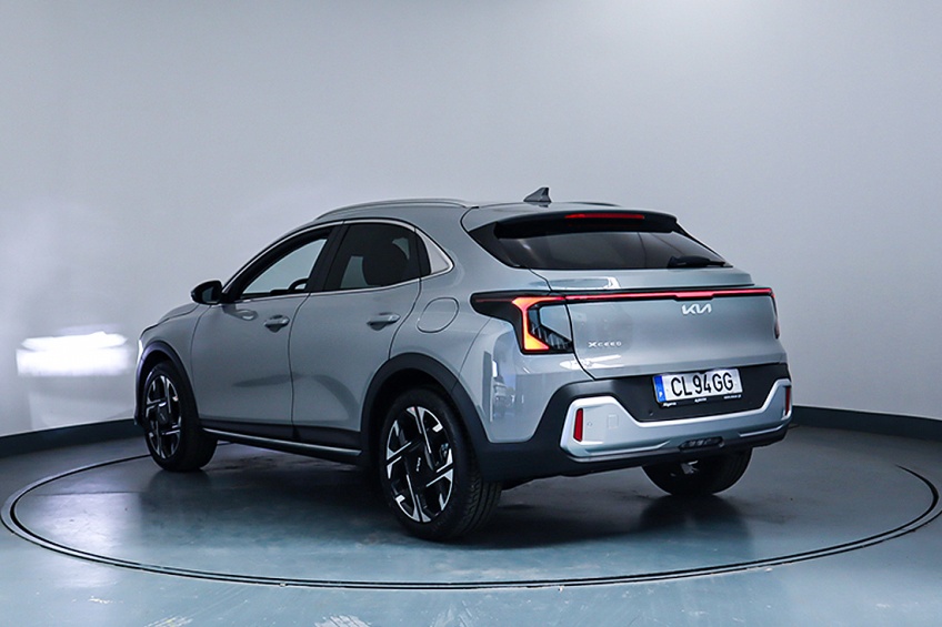 Kia XCEED 1.0 T-GDI 6MT DRIVE